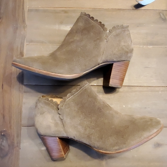 Jack Rogers tan suede bootie with scallop trim - Picture 1 of 8